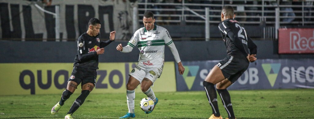 Após perder para o Bragantino por 4 a 2 fora de casa, o Coritiba assumiu o ranking de pior time do Campeonato Cassino eiro como visitante, de acordo com o Footstats.