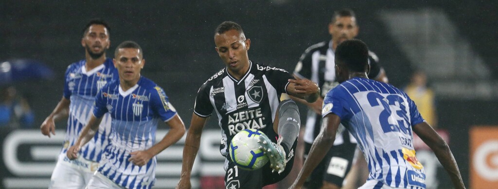 Nesta segunda-feira (13), Botafogo e Avaí se encontram pela Série A. O Cassino  será realizado no Estádio Nilton Santos, às 19h (Horário de Brasília).