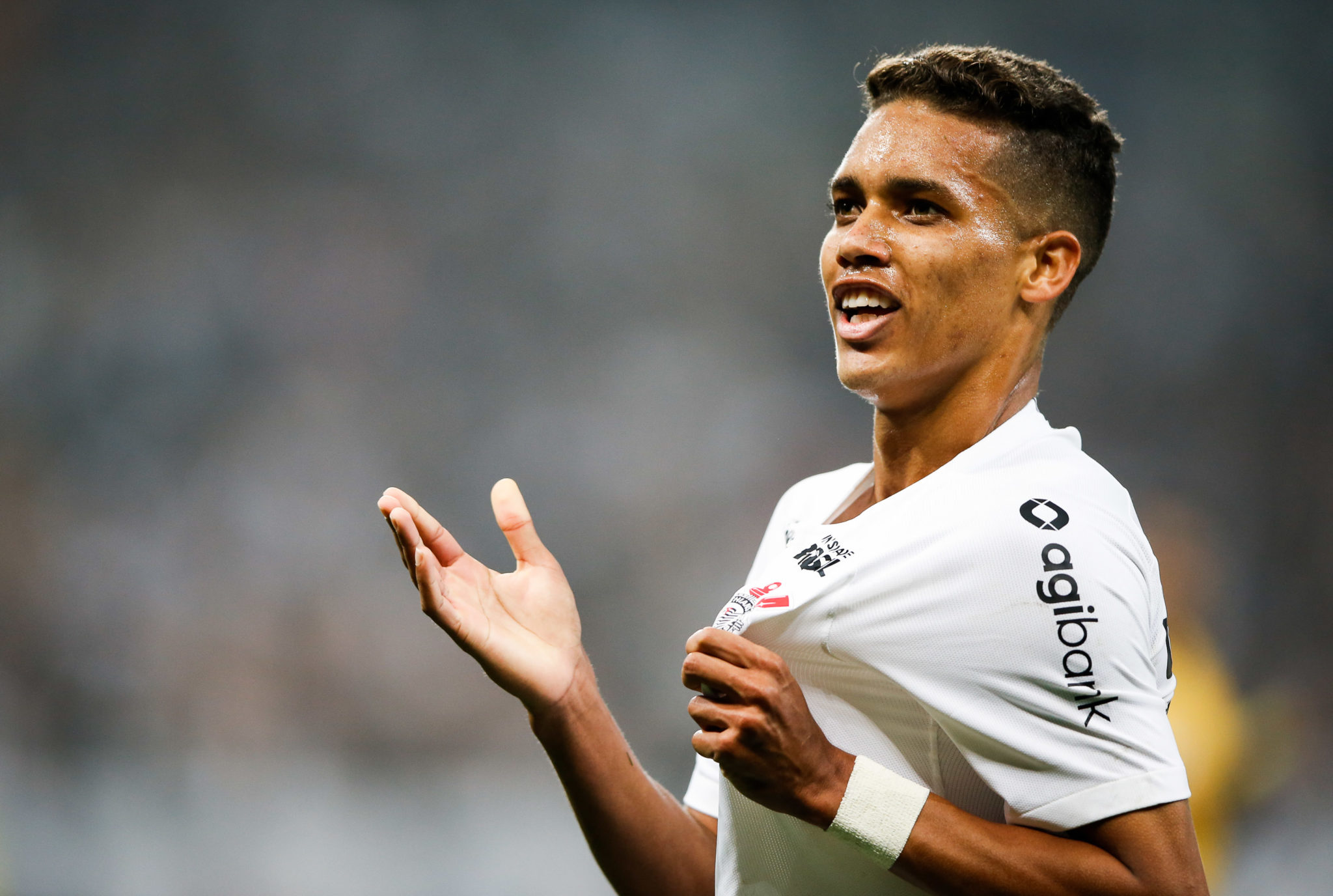 SAO PAULO, BRAZIL - SEPTEMBER 01: Pedrinho #38 of Corinthians celebrates his team's first goal during the match against Atletico MG for the Brasileirao Series A 2018 at Arena Corinthians Stadium on September 01, 2018 in Sao Paulo, Brazil. (Photo by Alexandre Schneider/Getty Images)