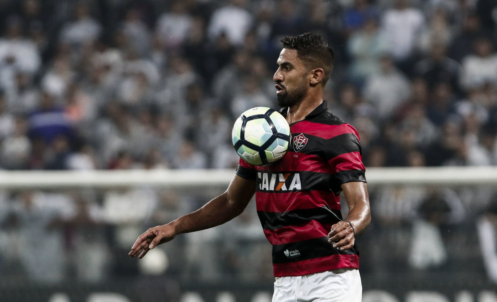 SAO PAULO, BRAZIL - AUGUST 19: Trellez of Vitoria conducts the ball during the match between Corinthians and Vitoria for the Brasileirao Series A 2017 at Arena Corinthians Stadium on August 19, 2017 in Sao Paulo, Brazil. (Photo by Miguel Schincariol/Getty Images)