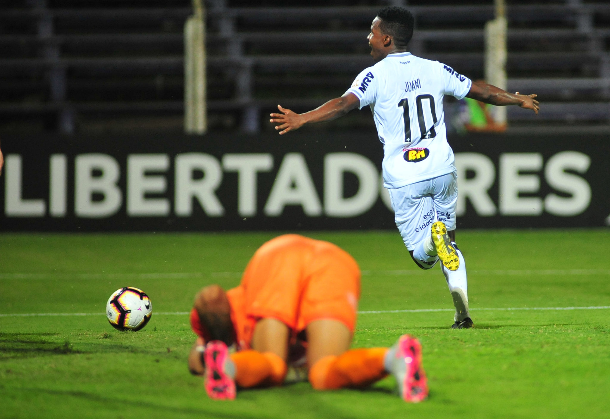 Ecuadorean Juan Cazares of Brazil's Atletico Mineiro celebrates after scoring against Uruguay's Defensor Sporting during their Copa Libertadores football match at the Luis Franzini stadium in Montevideo, Uruguay on February 20, 2019. (Photo by DANTE FERNANDEZ / AFP)        (Photo credit should read DANTE FERNANDEZ/AFP via Getty Images)