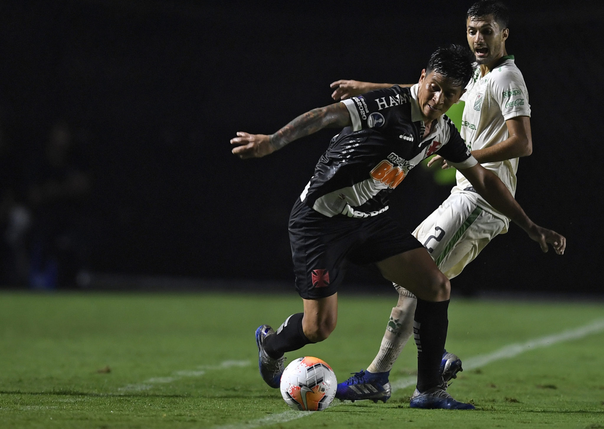 Brazil's Vasco da Gama player German Cano vies for the ball with Bolivia's Oriente Petrolero player Widen Saucedo during a Copa Sudamericana football at Sao Januario stadium in Rio de Janeiro, Brazil, on February 5, 2020. (Photo by MAURO PIMENTEL / AFP) (Photo by MAURO PIMENTEL/AFP via Getty Images)