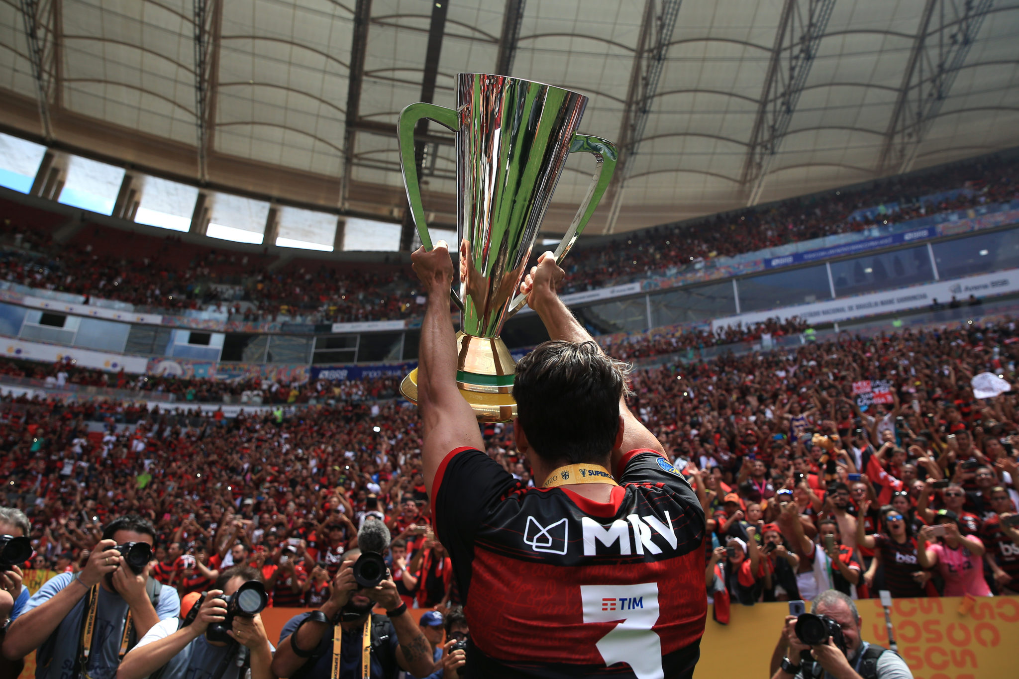 BRASILIA, BRAZIL - FEBRUARY 16: Rodrigo Caio of Flamengo lifts the champions trophy after the Brazilian Supercopa final between Flamengo and Athletico PR at Mane Garrincha Stadium on February 16, 2020 in Brasilia, Brazil. (Photo by Buda Mendes/Getty Images)