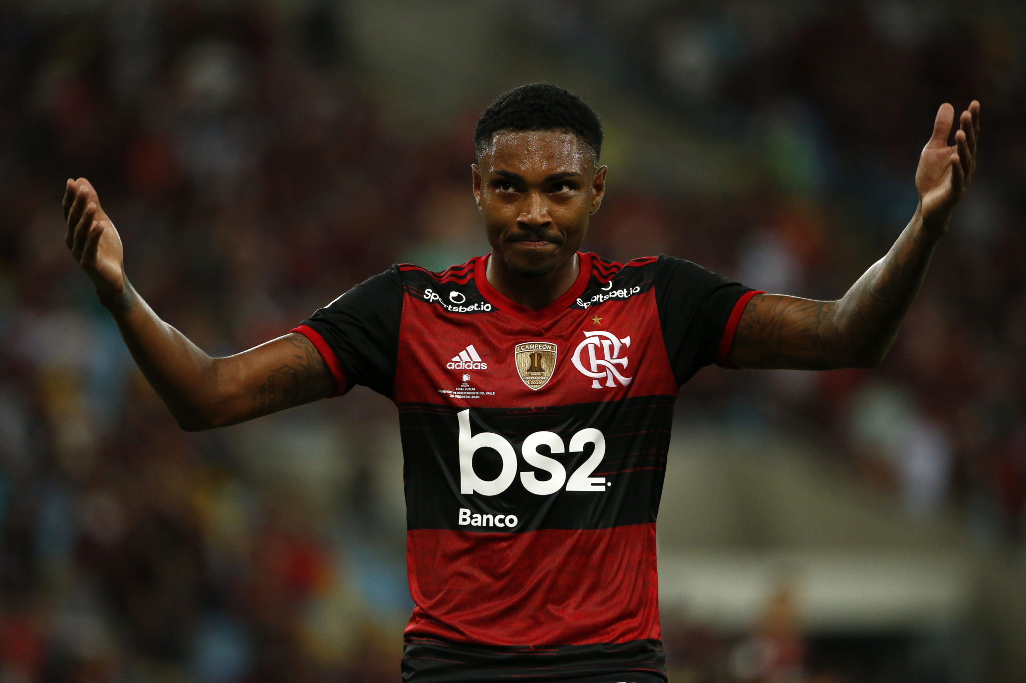 RIO DE JANEIRO, BRAZIL - FEBRUARY 26: Gerson of Flamengo celebrates after scoring the second goal of his team during the second leg match between Flamengo and Independiente del Valle as part of Recopa Sudamericana 2020 at Maracana Stadium on February 26, 2020 in Rio de Janeiro, Brazil. (Photo by Bruna Prado/Getty Images)