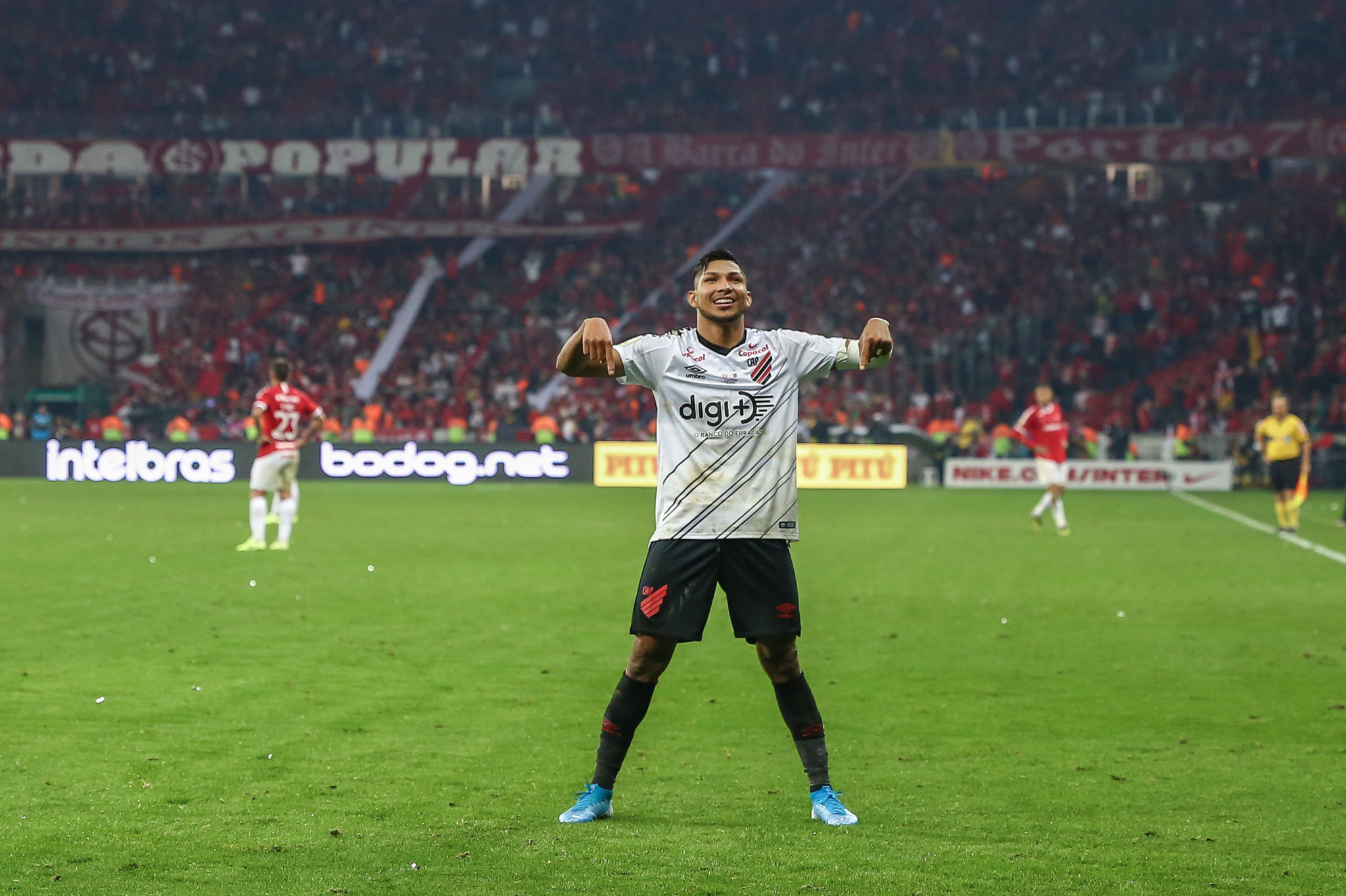 PORTO ALEGRE, BRAZIL - SEPTEMBER 18: Rony of Athletico PR celebrates after scoring the second goal of his team during the match between Internacional and Athletico PR as part of Copa do Brasil Final, at Beira-Rio Stadium on September 18, 2019 in Porto Alegre, Brazil. (Photo by Lucas Uebel/Getty Images)