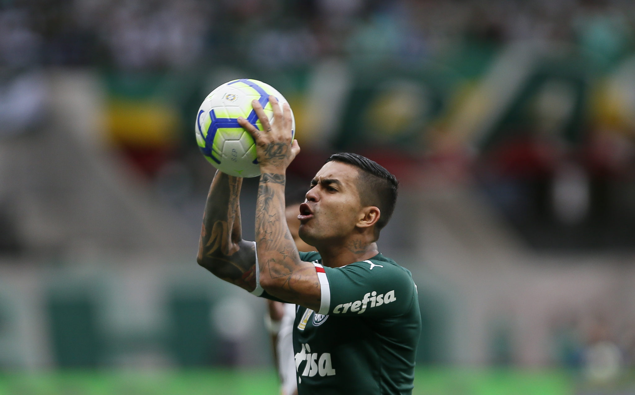 SAO PAULO, BRAZIL - OCTOBER 06: Dudu of Palmeiras handles the ball during a match between Palmeiras and Atletico MG for the Brasileirao Series A 2019 at Allianz Parque on October 06, 2019 in Sao Paulo, Brazil. (Photo by Miguel Schincariol/Getty Images)