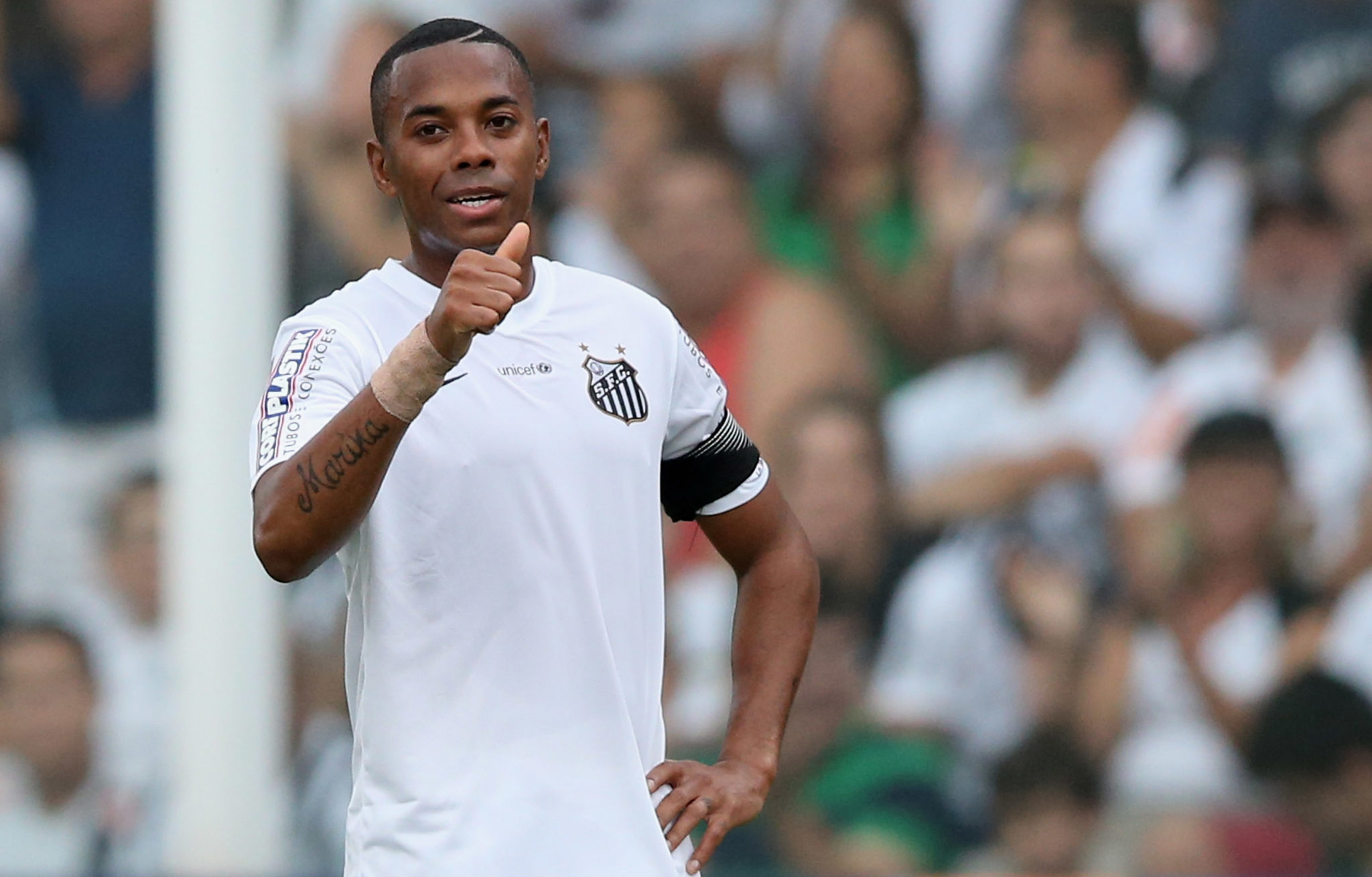 SANTOS, BRAZIL - MAY 17: Robinho of Santos reacts during the match between Santos and Cruzeiro for the Brazilian Series A 2015 at Vila Belmiro Stadium on May 17, 2015 in Santos, Brazil. (Photo by Friedemann Vogel/Getty Images)