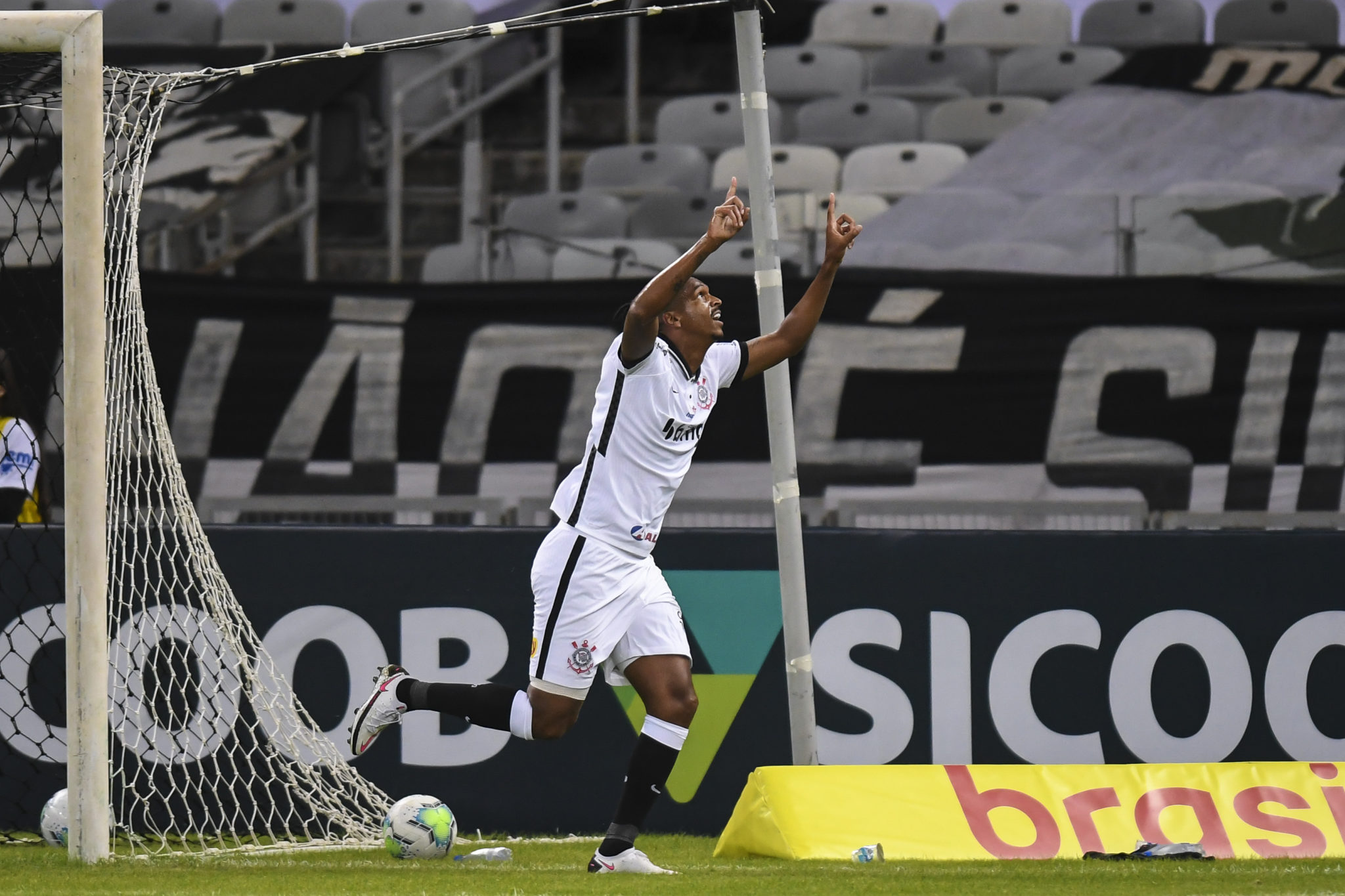 BELO HORIZONTE, BRAZIL - AUGUST 12: Jo #77 of Corinthians celebrates a scored goal against Atletico MG during a match between Atletico MG and Corinthians as part of Brasileirao Series A 2020 at Mineirao Stadium on August 12, 2020 in Belo Horizonte, Brazil. (Photo by Pedro Vilela/Getty Images)