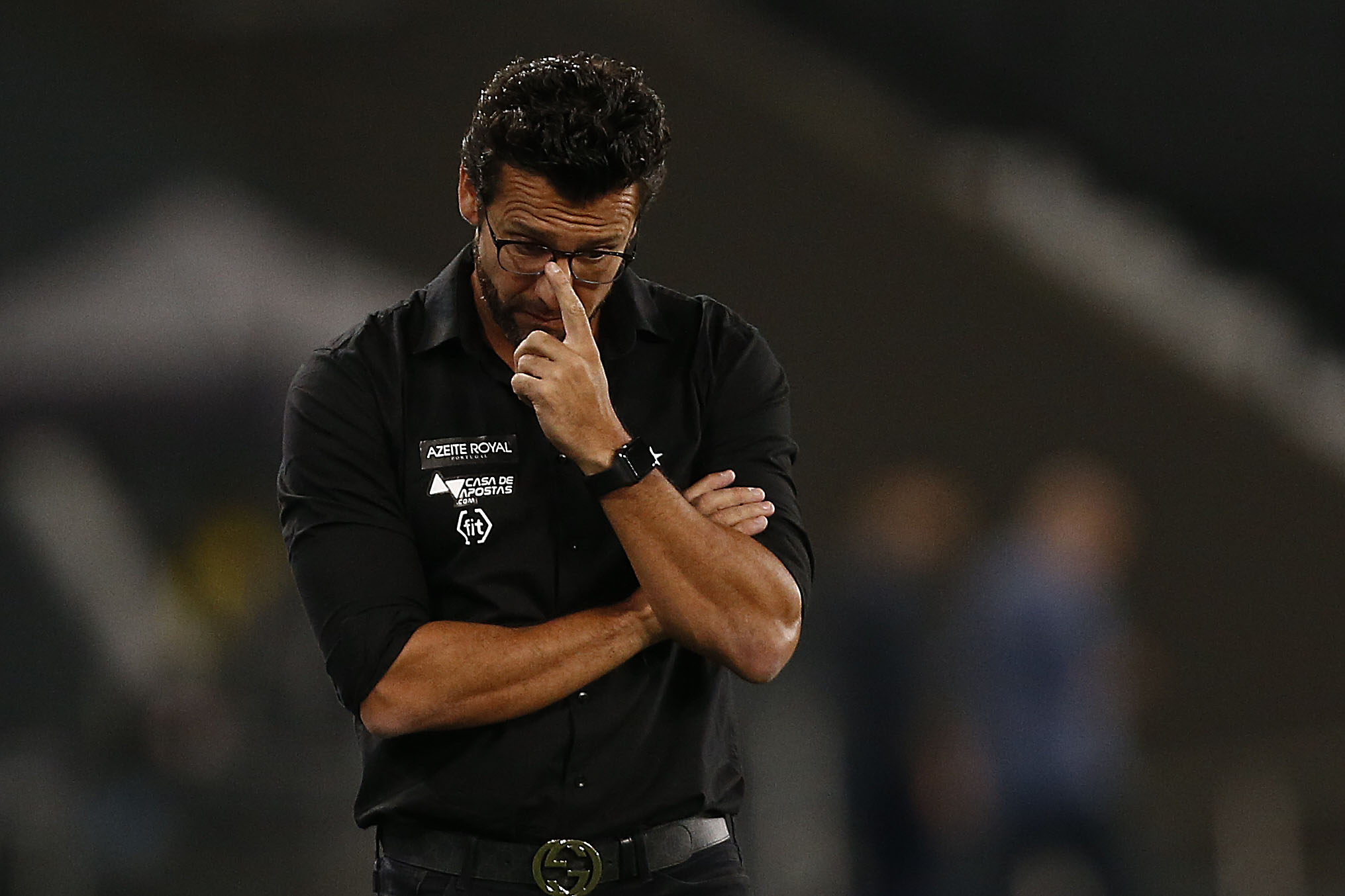 RIO DE JANEIRO, BRAZIL - NOVEMBER 07: Alberto Valentim coach of Botafogo gestures during a match between Botafogo and Flamengo as part of Brasileirao Series A 2019 at Engenhao Stadium on November 7, 2019 in Rio de Janeiro, Brazil. (Photo by Wagner Meier/Getty Images)