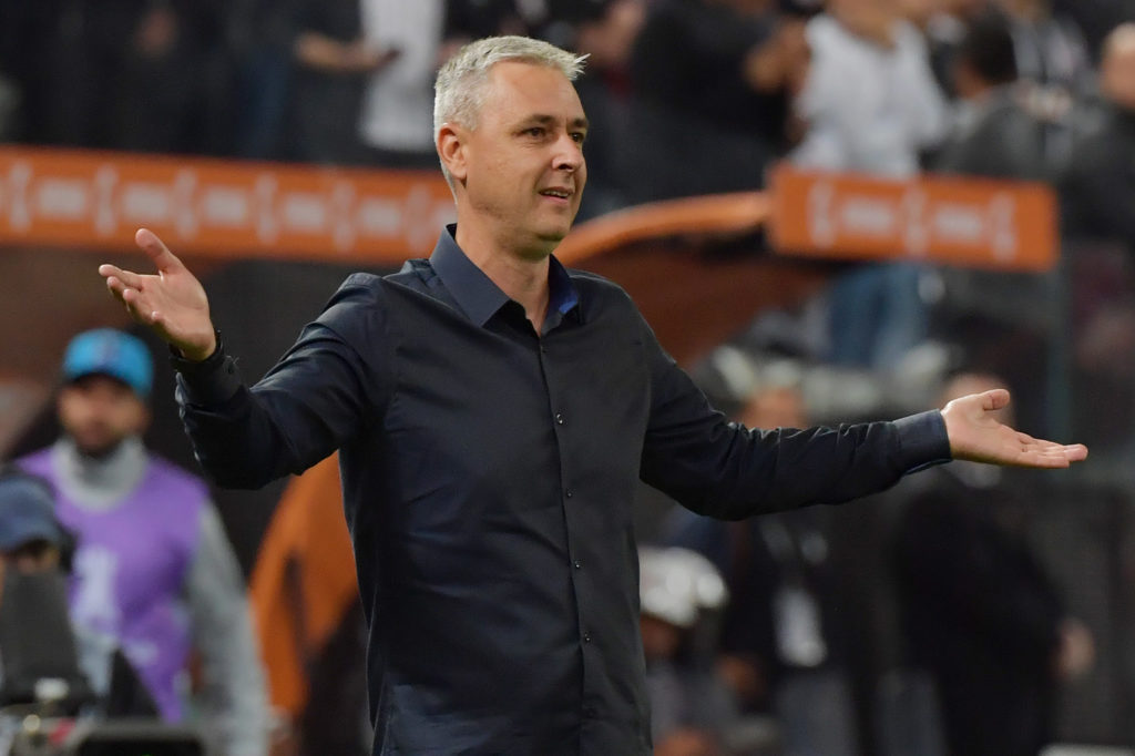 Brazil's Corinthians team coach Tiago Nunes gestures during a 2020 Copa Libertadores football match against Paraguay's Guarani at Arena Corinthians stadium, in Sao Paulo, Brazil, on February 12, 2020. (Photo by NELSON ALMEIDA / AFP) (Photo by NELSON ALMEIDA/AFP via Getty Images)