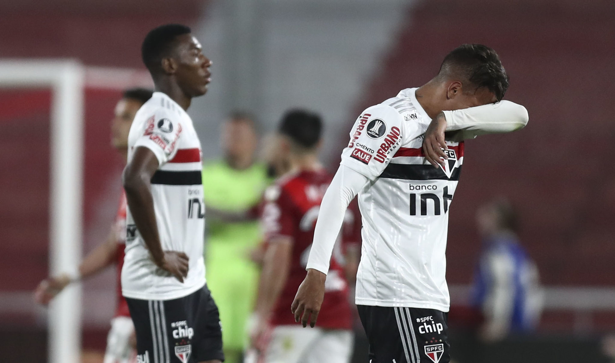 Brazil's Sao Paulo defender Diego Costa (R) reacts at the end of their closed-door Copa Libertadores group phase football match against Argentina's River Plate at the Libertadores de America (Monumental) Stadium in Avellaneda, Buenos Aires, Argentina, on September 30, 2020, amid the COVID-19 novel coronavirus pandemic. - River Plate won 2-1. (Photo by AGUSTIN MARCARIAN / POOL / AFP) (Photo by AGUSTIN MARCARIAN/POOL/AFP via Getty Images)