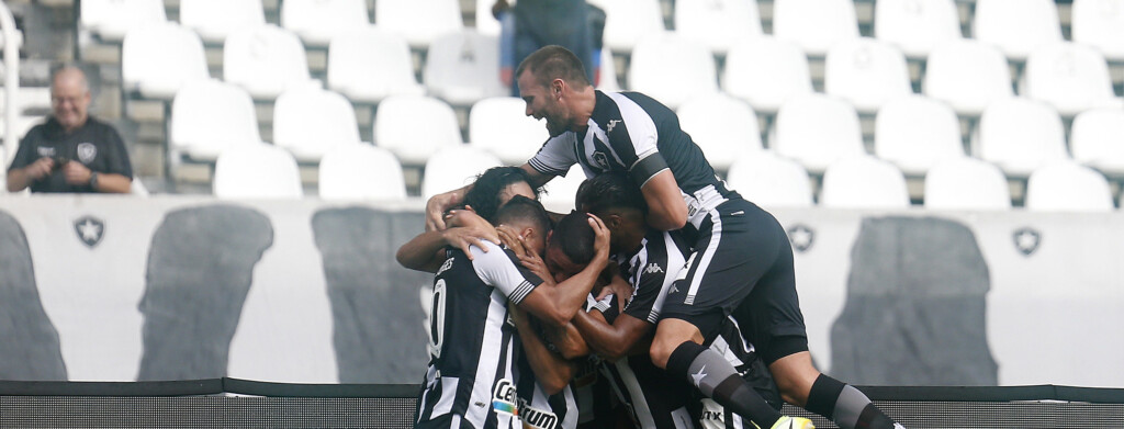 Botafogo em sete jogos no Campeonato Carioca da temporada atual conseguiu fazer mais pontos que na Taça Guarabara de 2021