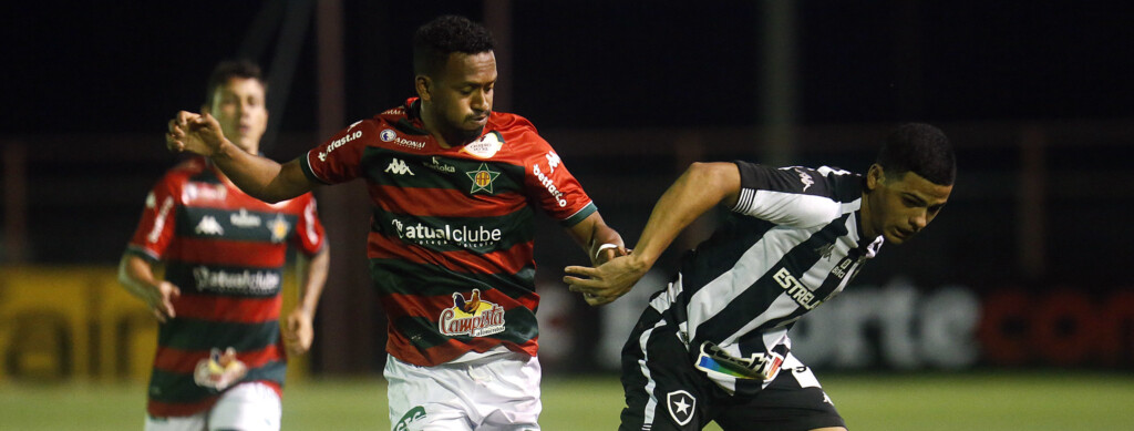 Em partida pífia, Botafogo perde para o Portuguesa por 5x2 e desperdiça a chance de se classificar para as semifinais da competição antecipadamente.