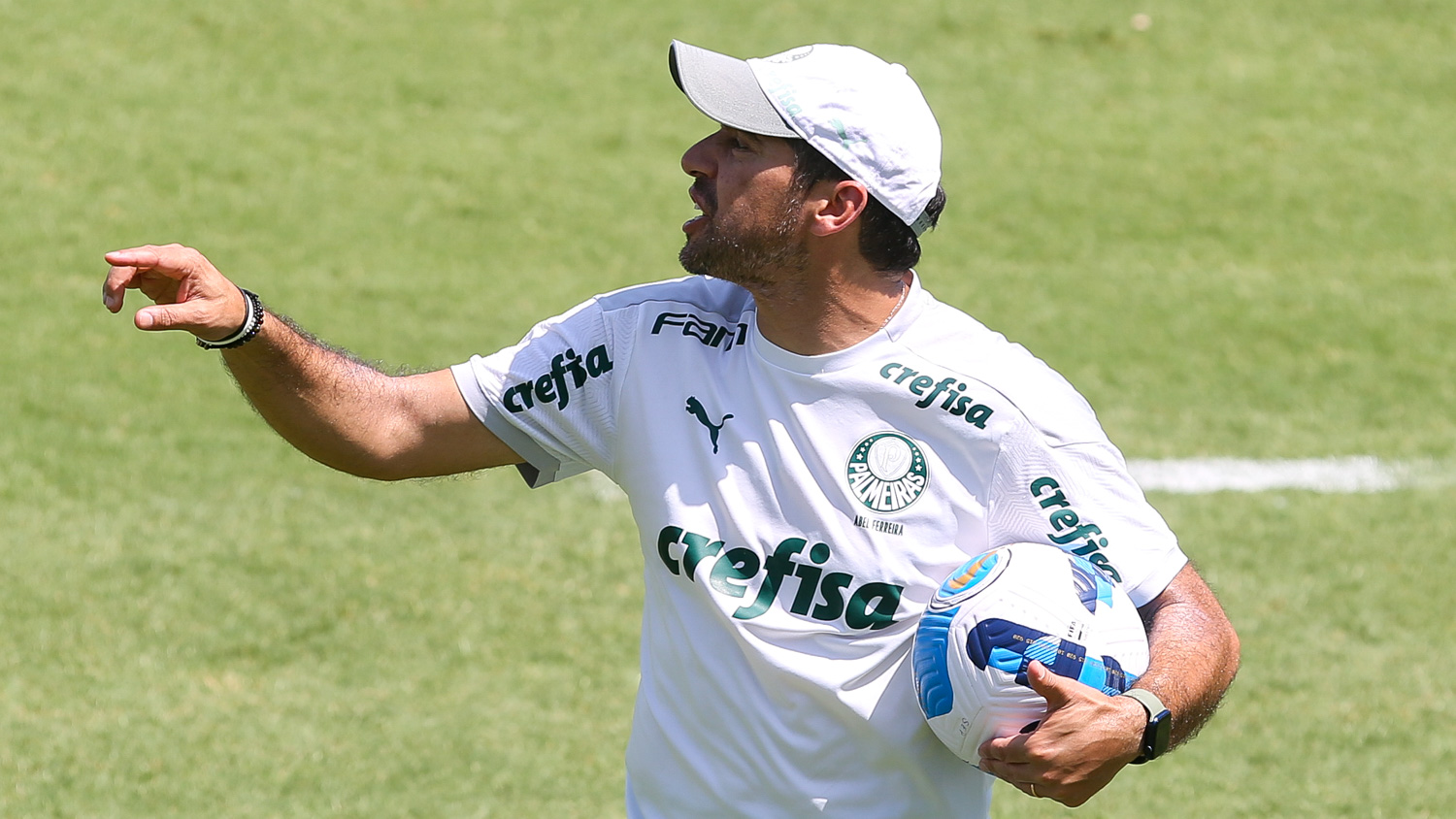 Gustavo Gómez se recupera da Covid-19 e volta aos treinos no Palmeiras