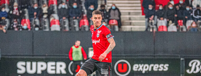 Guingamp anuncia que o zagueiro Philipe Sampaio deixará o futebol francês para defender a camisa do Botafogo nesta temporada.