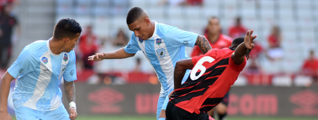 Jogando fora de casa pelo estadual, o Athletico-PR jamais venceu o Londrina no tempo regulamentar