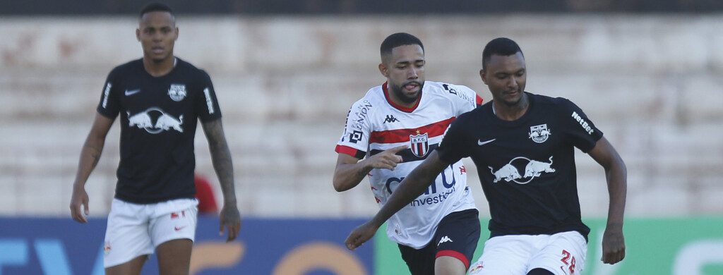 Nos onze jogos disputados dentro de casa, o RB Bragantino venceu oito disputadas e empatou três vezes. Assim, o Botafogo-SP jamais conseguiu superar o Braga como visitante.