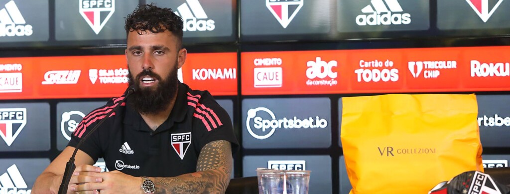Goleiro titular do São Paulo, Jandrei, testa positivo para a Covid-19 e desfalcará o Tricolor em jogos contra o Corinthians e Palmeiras.