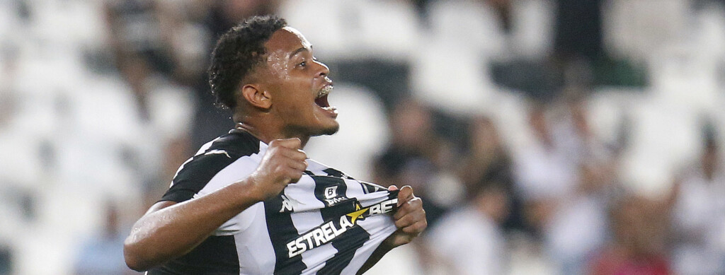 Após diagnóstico de trombose venosa em membro superior direito, Lucas Menzega desfalcará o Botafogo nas semifinais do Campeonato Carioca.