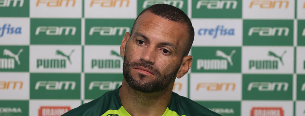 Com convocação para defender a Seleção Brasileira, o goleiro Weverton desfalcará o Palmeiras nas quartas de final do Campeonato Paulista.