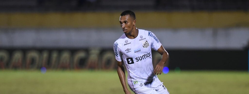 Internacional contata o Santos para adquirir o atacante Lucas Braga, mas o clube paulista faz jogo duro e pede R$ 30 milhões.