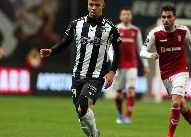 Botafogo contata Portimonense com o objetivo de contratar por empréstimo o meio-campista Lucas Fernandes, ex-São Paulo.