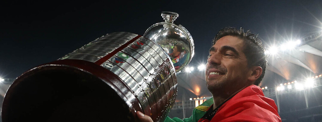 Atendendo a pedidos da torcida alviverde, Abel Ferreira assina contrato de extensão com o Palmeiras até o final de 2024.
