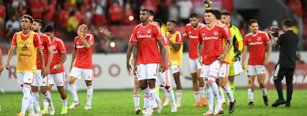 Depois de ficar pelo meio do caminho no Campeonato Gaúcho, o foco do Internacional é na Copa Sul-Americana. Assim, Medina convocou 46 jogadores para a competição.