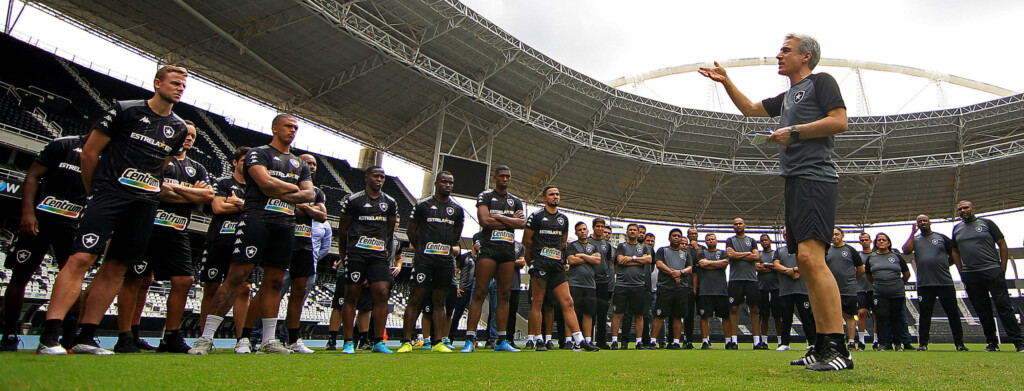 Neste sábado (9), o Botafogo divulgou a lista dos jogadores selecionados para o confronto contra o Corinthians, pelo Campeonato Brasileiro.