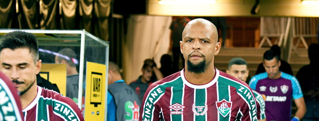 De acordo com informações publicadas inicialmente pelo ge, Felipe Melo sofreu lesão meniscal e passará por cirurgia. Assim desfalcará o Fluminense por tempo indeterminado.