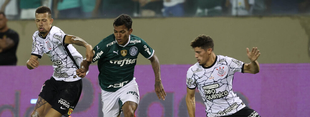 Após perder para o Palmeiras pela terceira rodada do Campeonato Brasileiro, o Corinthians soma seis jogos sem vencer o rival jogando fora de casa.