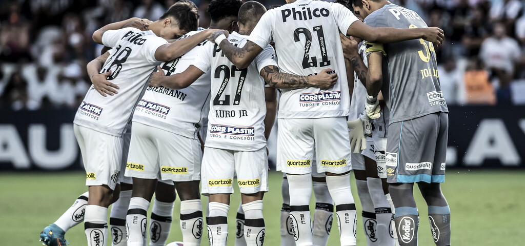 Santos anuncia nome dos 49 jogadores que defenderão o alvinegro paulista na disputada pela Copa Sul-Americana de 2022. O número 42 não foi utilizado.