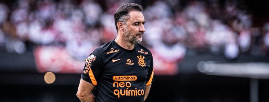 Vítor Pereira fará seu décimo jogo sob o comando do Corinthians contra o Avaí, neste sábado (16). Veja o retrospecto do treinador no Timão.