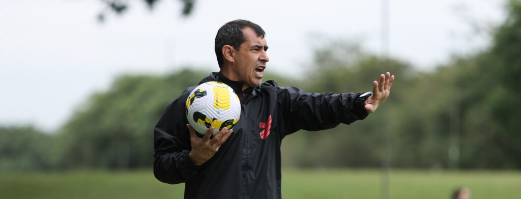 Técnico Fabio Carille poupa quase todo o plantel titular do Athletico-PR para enfrentar o Tocantinópolis pela Copa do Brasil. Veja o provável time.