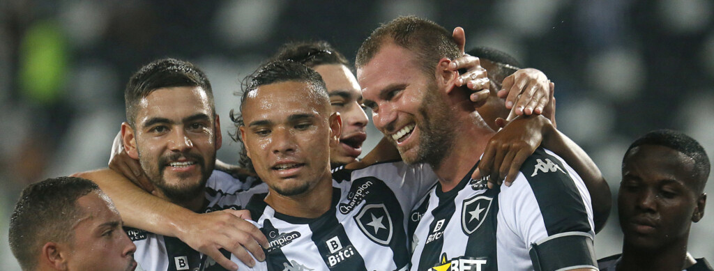 Botafogo voltou a vencer o Vasco, Flamengo e Fluminense na temporada após quatro anos de jejum. A última vez que o Glorioso teve a mesma façanha foi em 2018.