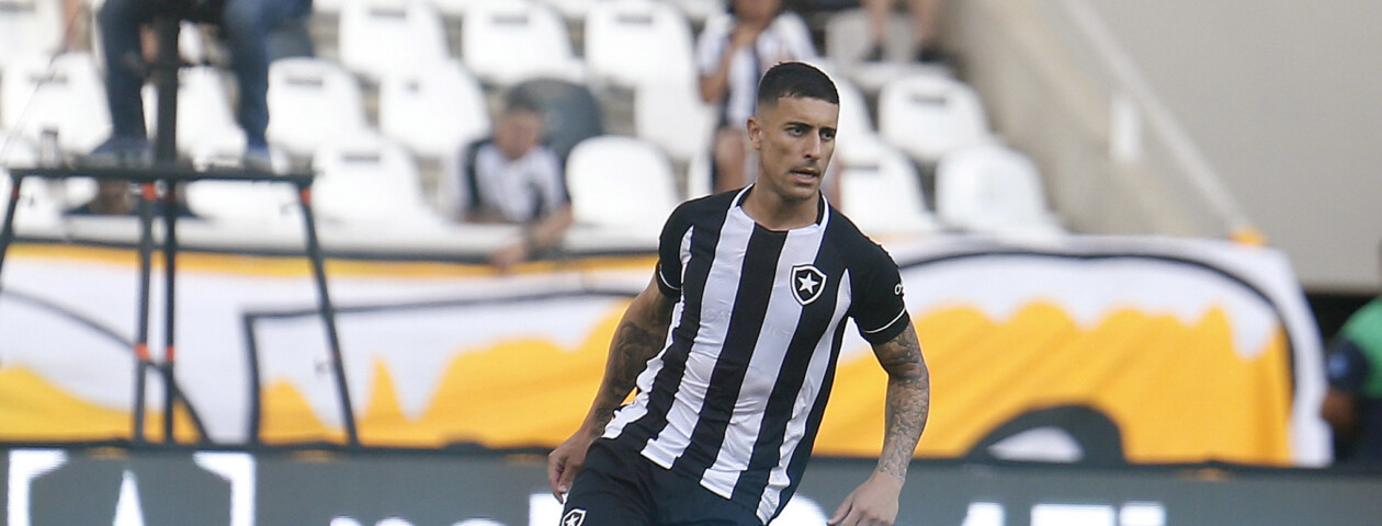 Philipe Sampaio sofreu uma lesão no ligamento colateral do joelho direito e desfalcará o Botafogo por tempo indeterminado. O problema não requer cirurgia.