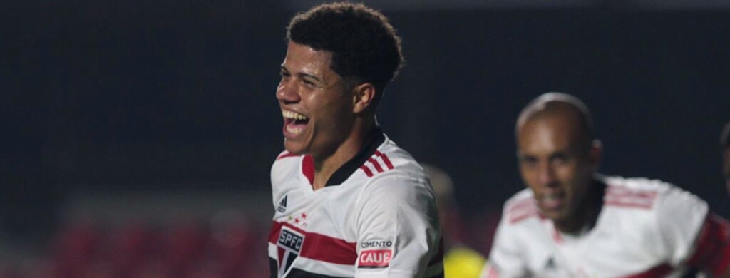 Meio-campista Gabriel Sara passa por cirurgia de reparação do ligamento do tornozelo direito e desfalcará o São Paulo por tempo indeterminado.