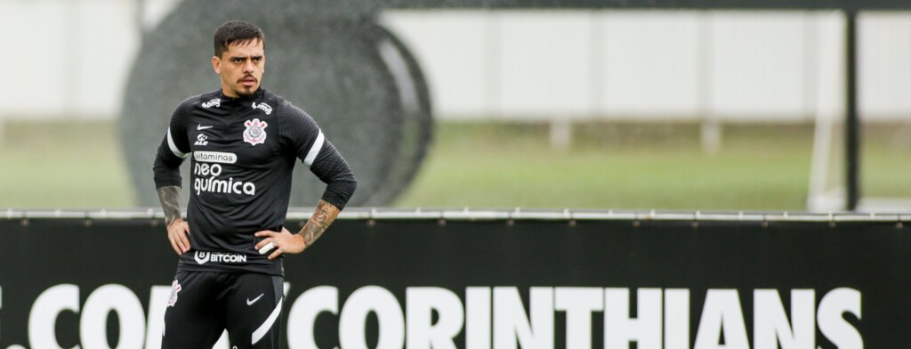 Ainda com dores no tornozelo, Fagner será reavaliado pelo departamento médico do Corinthians e deve ser desfalque contra o Boca Juniors.