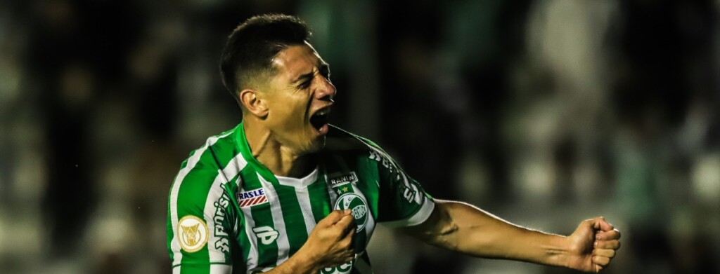 Com três gols marcados em quatro partidas com as vestes do Juventude, Óscar Ruiz se torna o artilheiro dos Jaconeros no Campeonato Brasileiro 2022.