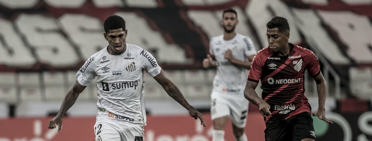 Neste sábado (04), Athletico-PR e Santos se encontrarão pelo Campeonato Brasileiro. A partida será realizada na Arena da Baixada, às 19h (Horário de Brasília).