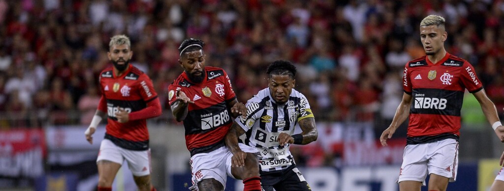 Neste sábado (02), Santos e Flamengo se encontram pelo Brasileirão. O jogo será realizado na Vila Belmiro, às 19h (Horário de Brasília).