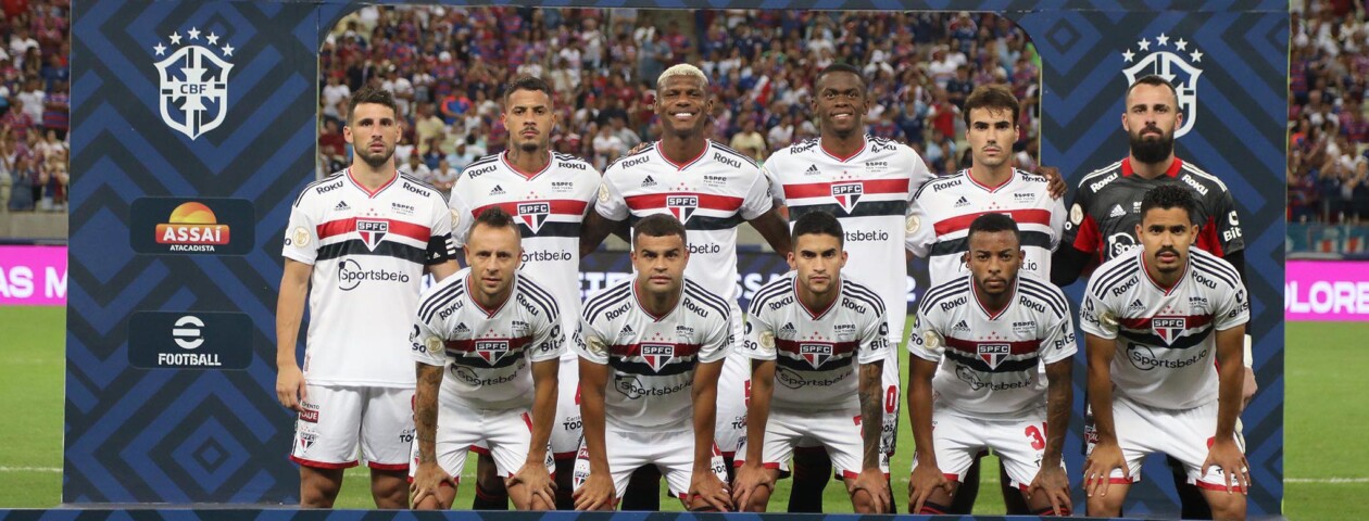 Apenas pelo Campeonato Brasileiro, o São Paulo não vence jogando em outros estados desde o dia 22 de agosto de 2021. Ademais, são onze jogos sem triunfar fora de São Paulo.