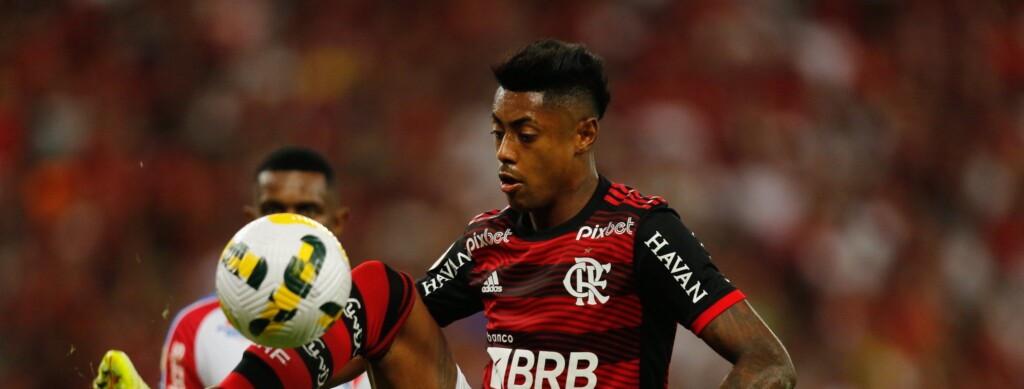 Após receberem o terceiro cartão amarelo, Pablo, David Luiz e Bruno Henrique estão suspensos e não defendem o Flamengo na próxima rodada contra o Bragantino.