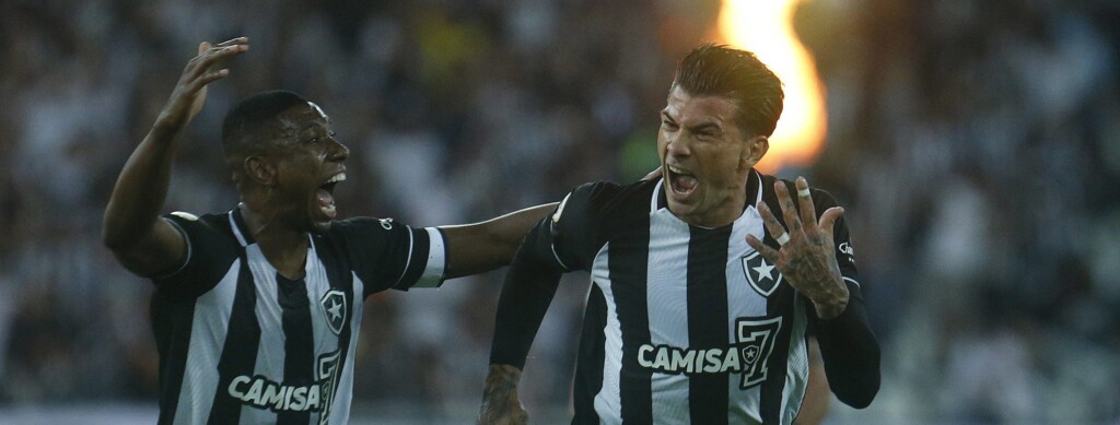 No duelo contra o Internacional, no próximo domingo (19), o Botafogo não contará com Kanu e Victor Cuesta, suspensos por terem recebido o terceiro amarelo.