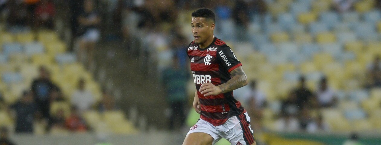 João Gomes recebe terceiro cartão amarelo diante do América-MG e desfalca o Flamengo contra o Santos, no próximo sábado (02), pela 15ª rodada da Série A.