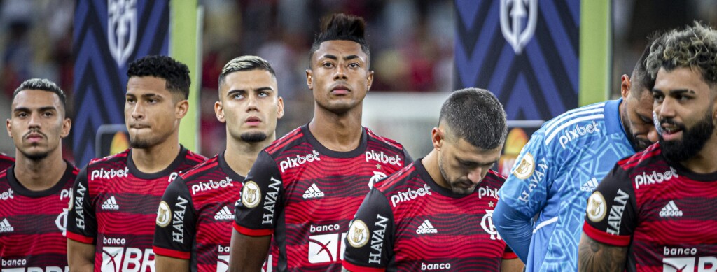 Após perder para o Corinthians com um gol contra de Rodinei, Flamengo lidera entre os clubes da Série A que mais marcaram gols contra na temporada.