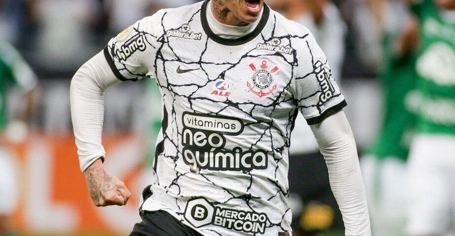 Após 17 rodadas do Campeonato Brasileiro, o atacante Róger Guedes lidera ações ofensivas do Corinthians na competição nacional.
