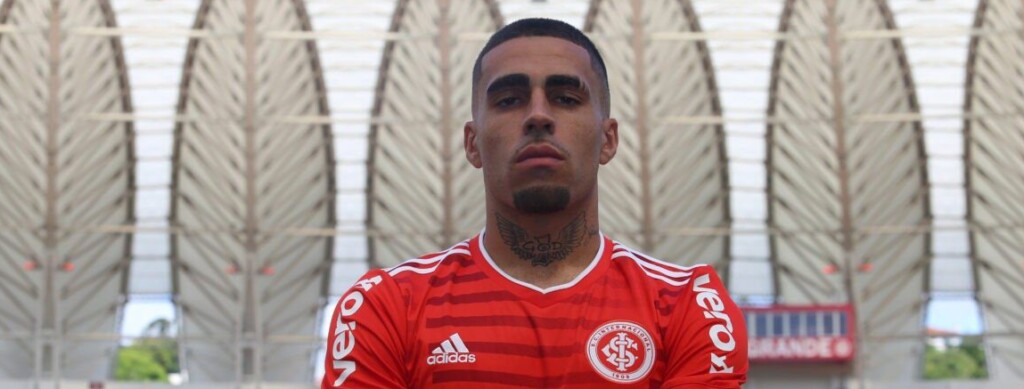 Em 14 jogos disputados no Campeonato Brasileiro, Gabriel, do Internacional, é o líder de desarmes e interceptações somados na competição.