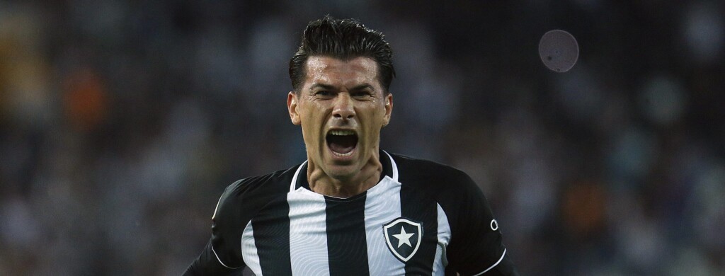 Após renovar contrato com o Botafogo, Victor Cuesta consegue se naturalizar brasileiro e não faz mais parte dos jogadores estrangeiros do plantel alvinegro