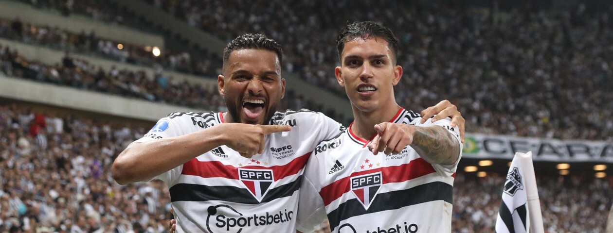 Os laterais Reinaldo e Igor Vinícius detêm 23 participações a gols, superando qualquer dupla dos demais times que disputam a Série A no segmento